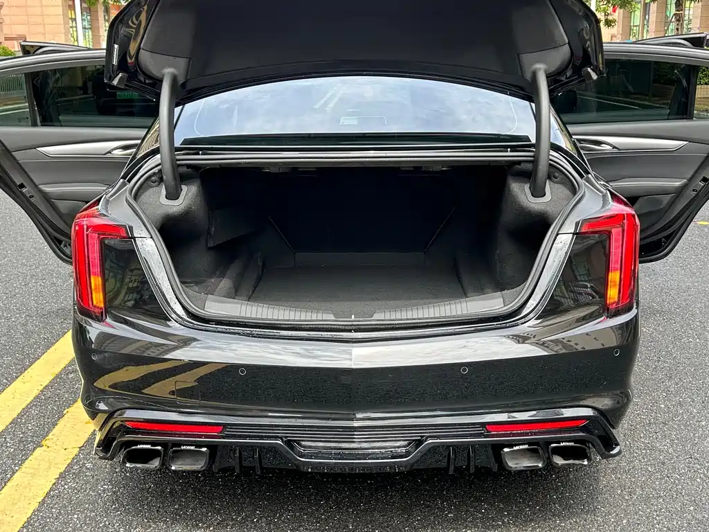 Cadillac CT5 — фото 23