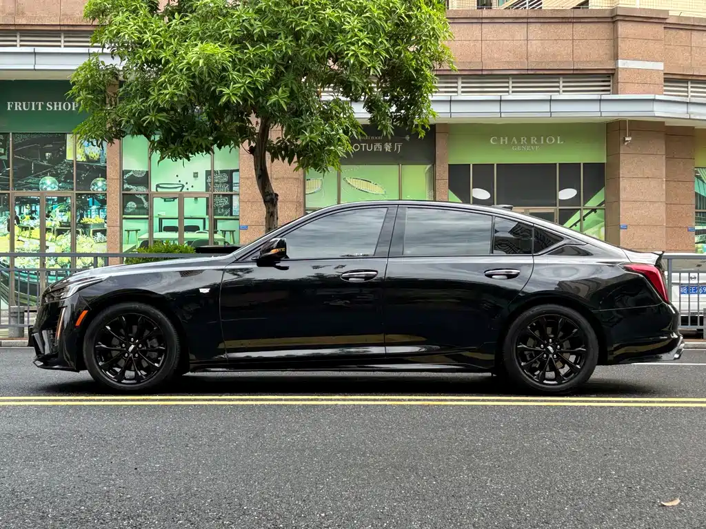 Cadillac CT5 — фото 28