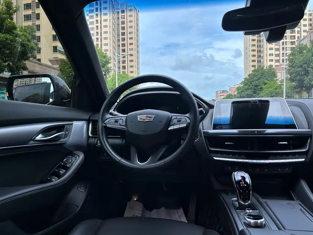 Cadillac CT5 — фото 29