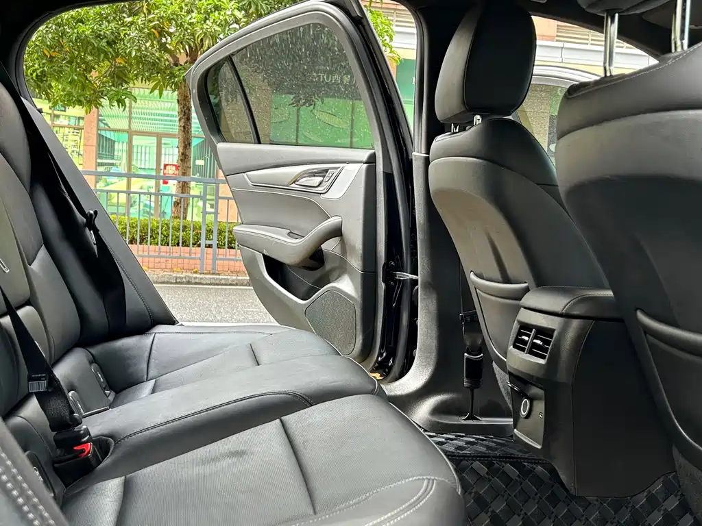 Cadillac CT5 — фото 32