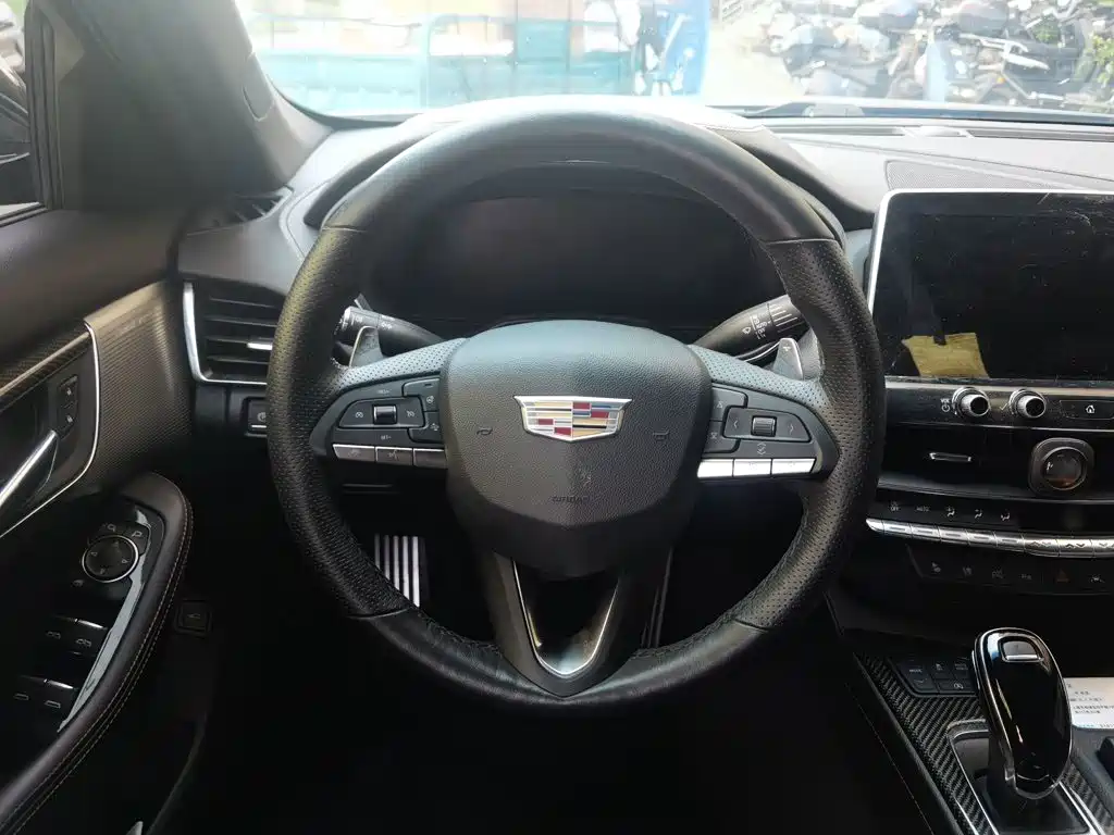 Cadillac CT5 — фото 6