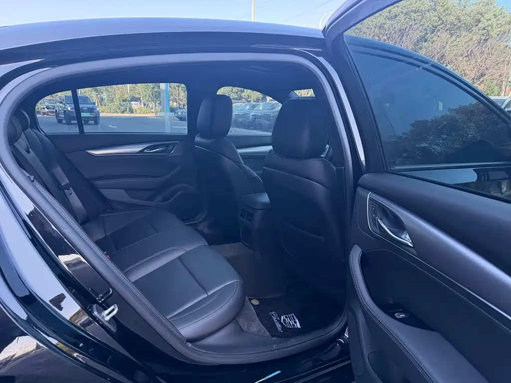 Cadillac CT5 — фото 14