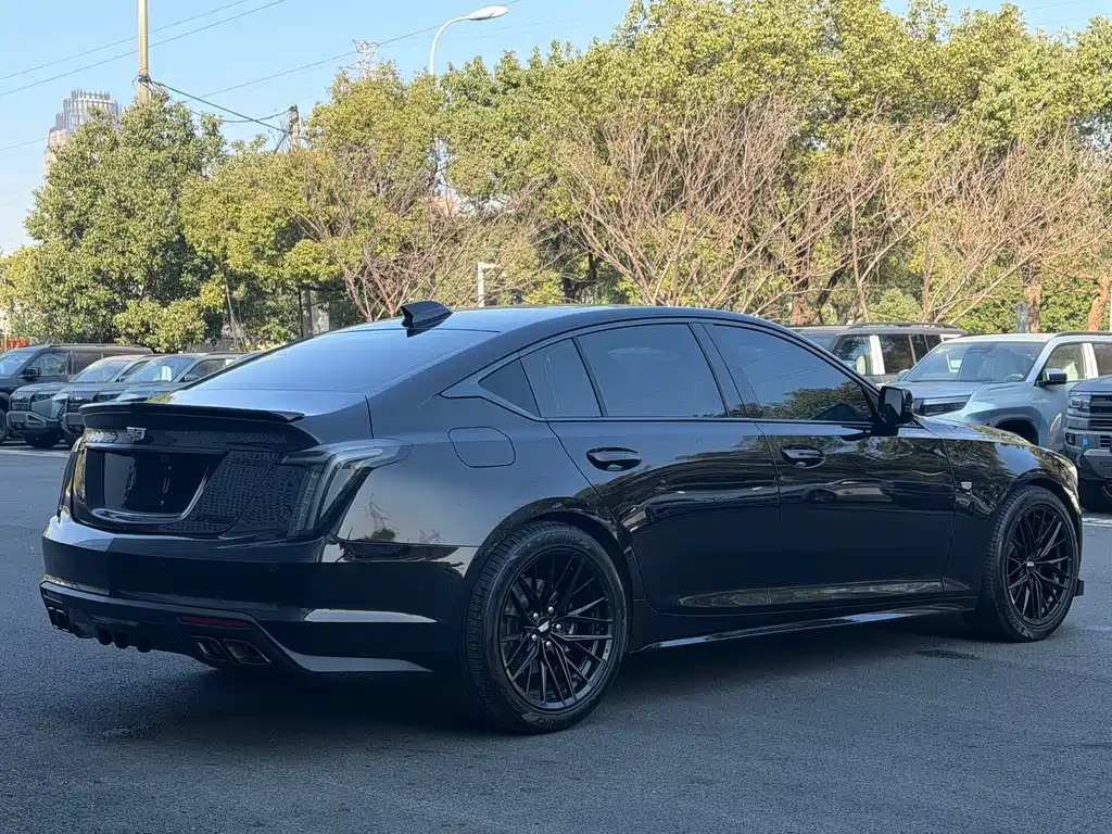 Cadillac CT5 — фото 19