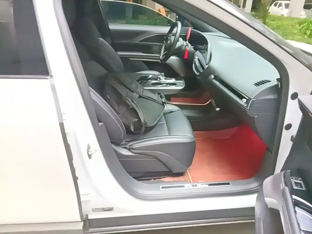 Cadillac Lyriq — фото 25