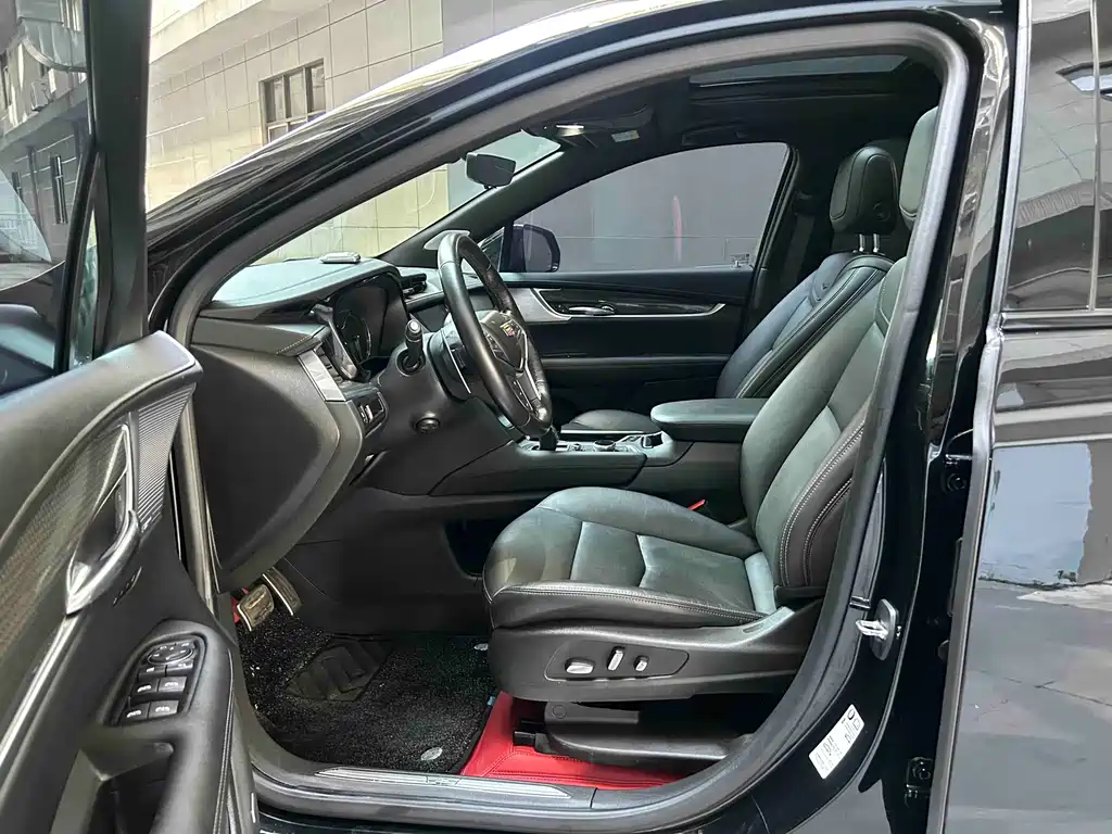 Cadillac XT5 — фото 11