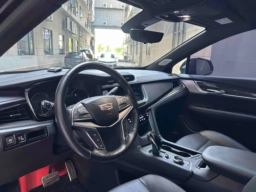 Cadillac XT5 — фото 14