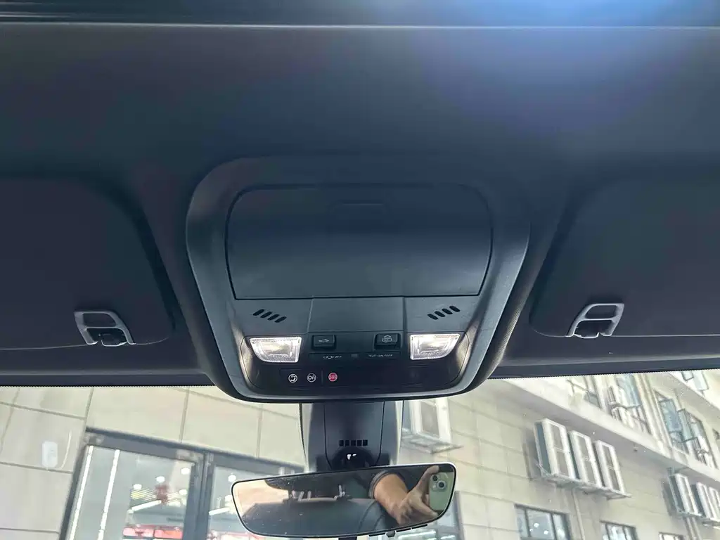 Cadillac XT5 — фото 8
