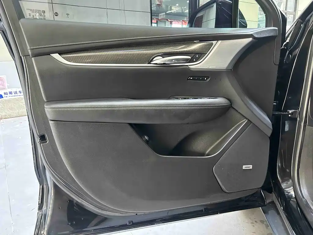 Cadillac XT5 — фото 10