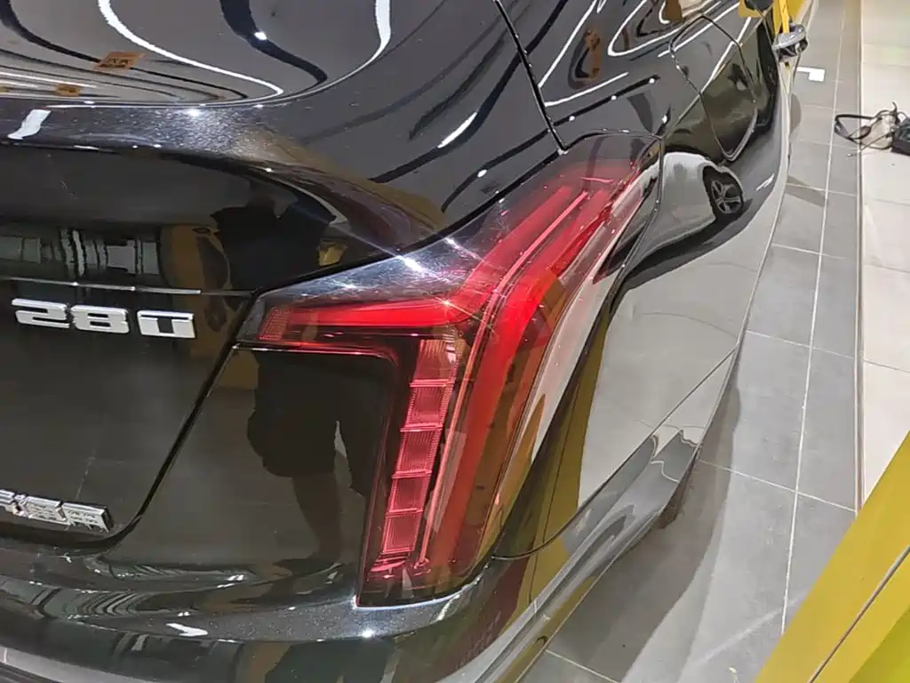 Cadillac CT5 — фото 24