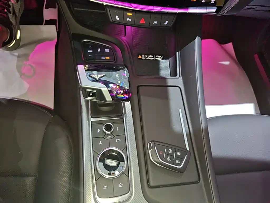 Cadillac CT5 — фото 10