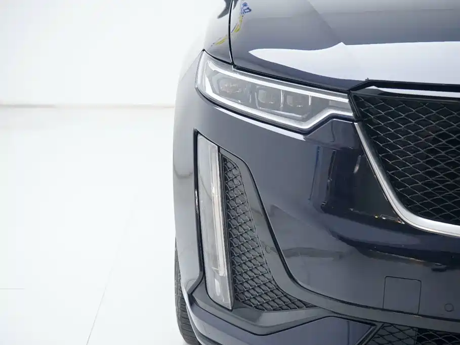 Cadillac XT6 — фото 13