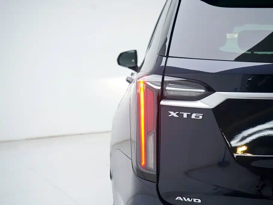 Cadillac XT6 — фото 14