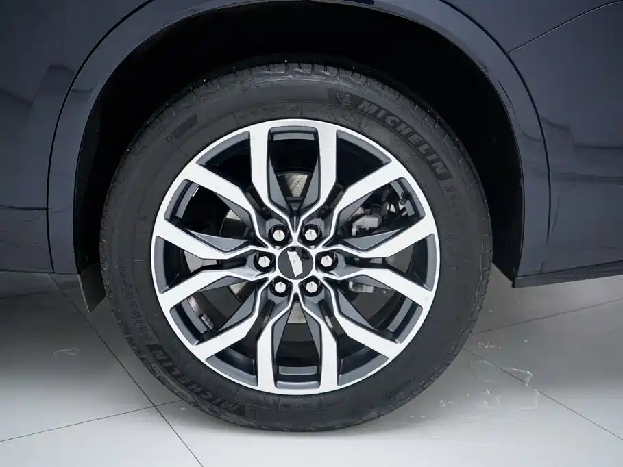Cadillac XT6 — фото 25