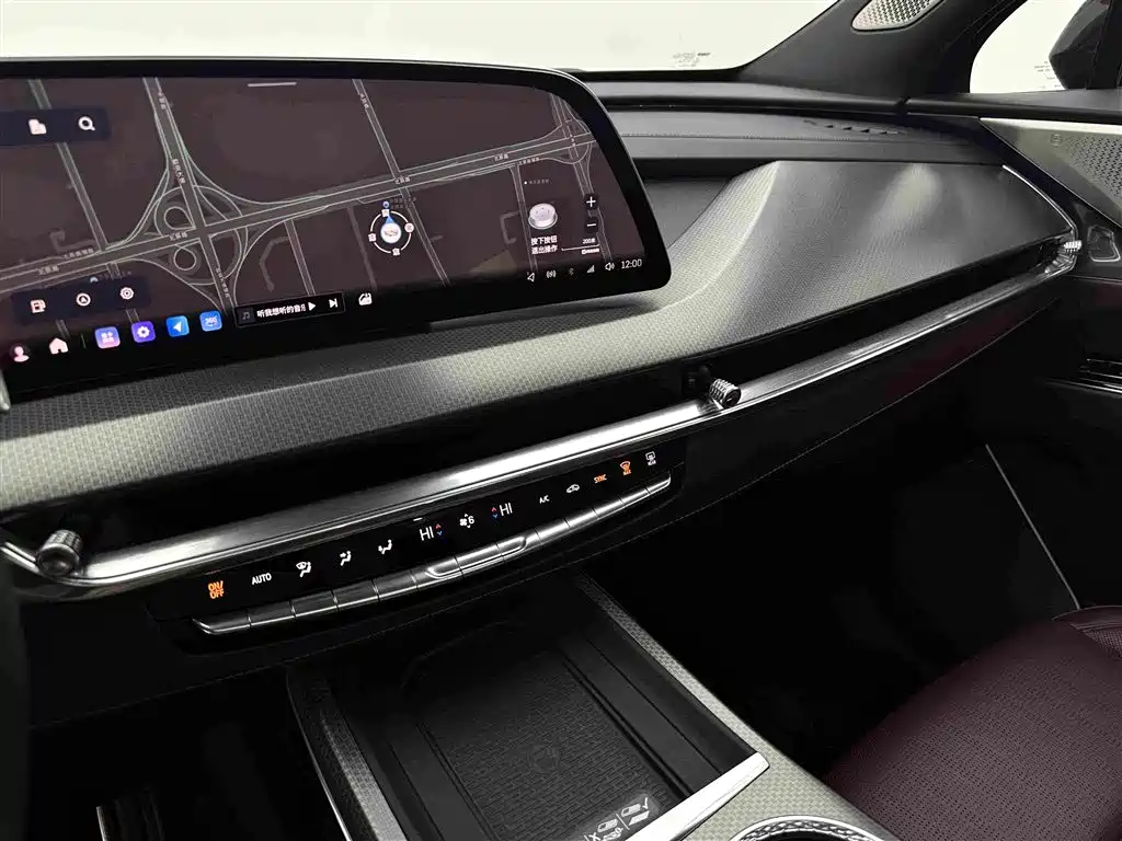 Cadillac XT5 — фото 14