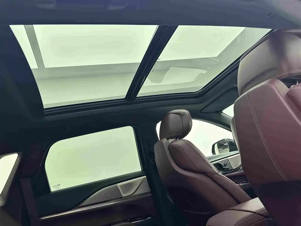 Cadillac XT5 — фото 22
