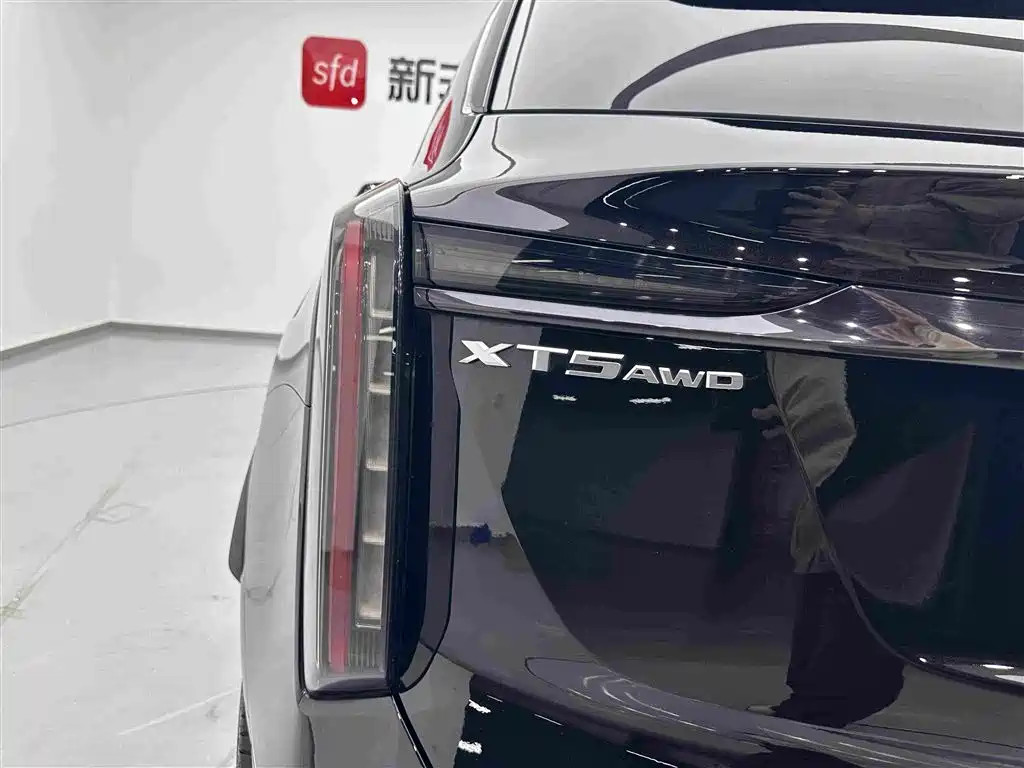 Cadillac XT5 — фото 23