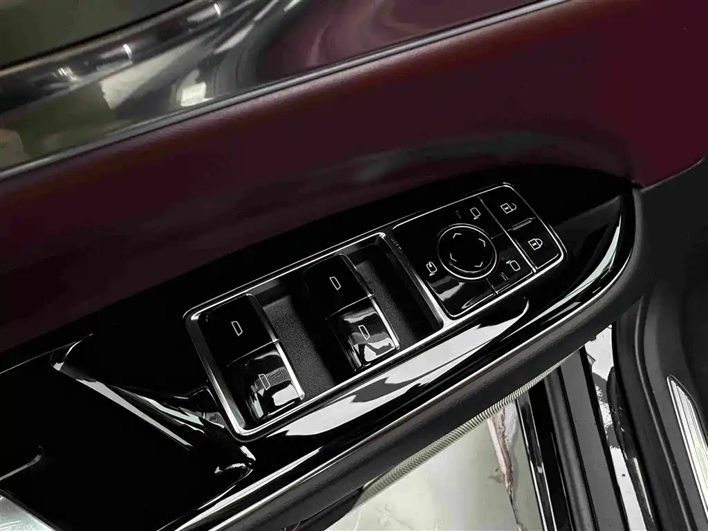 Cadillac XT5 — фото 26