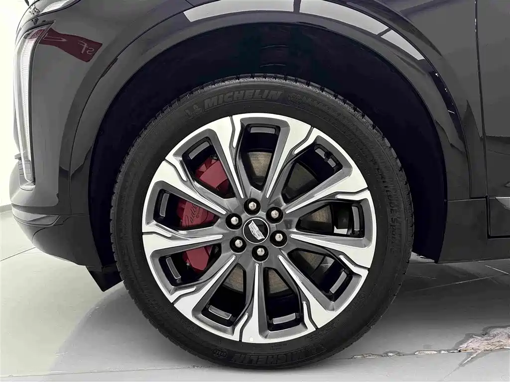 Cadillac XT5 — фото 30