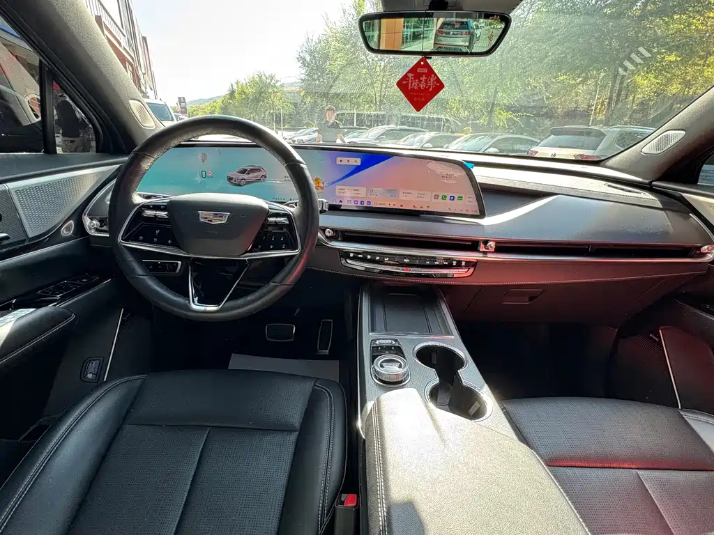 Cadillac XT5 — фото 13