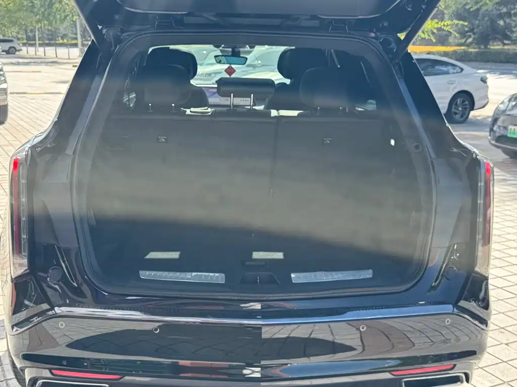 Cadillac XT5 — фото 15