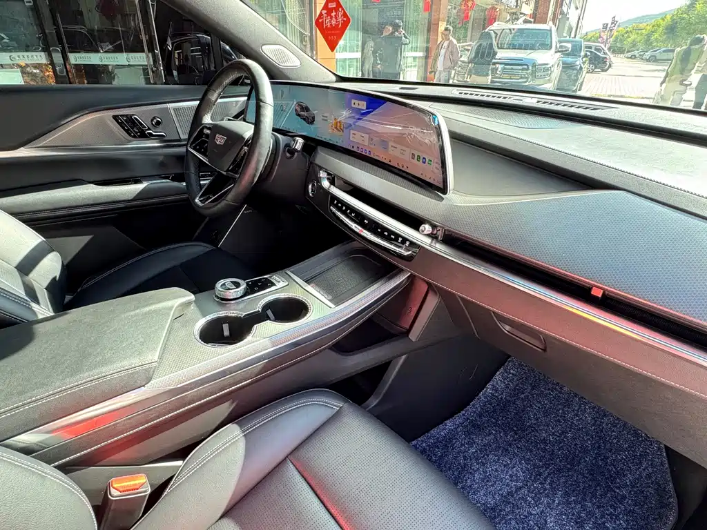 Cadillac XT5 — фото 17