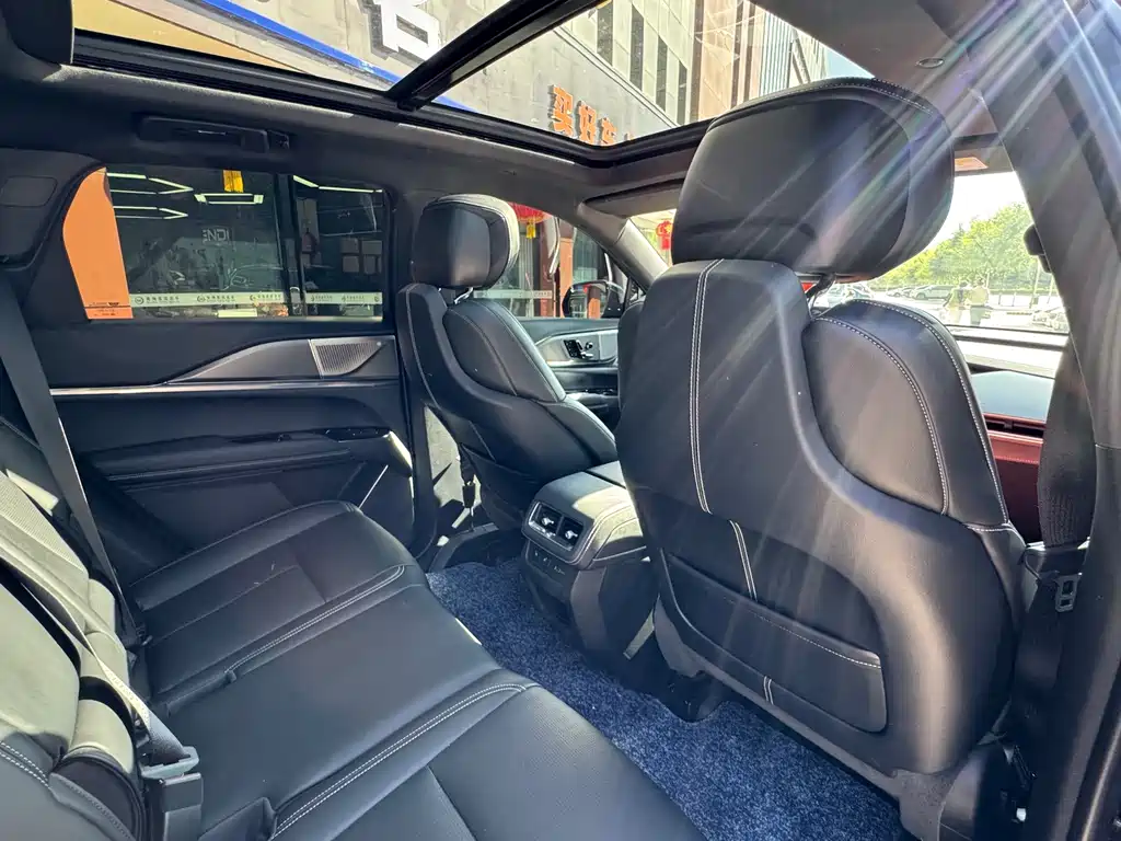 Cadillac XT5 — фото 18