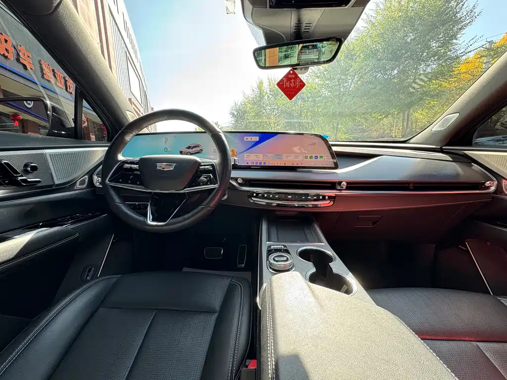 Cadillac XT5 — фото 9