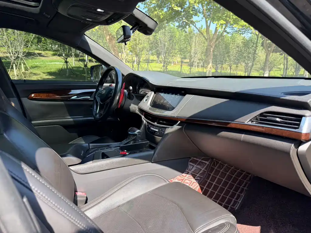 Cadillac CT6 Plug-in — фото 10