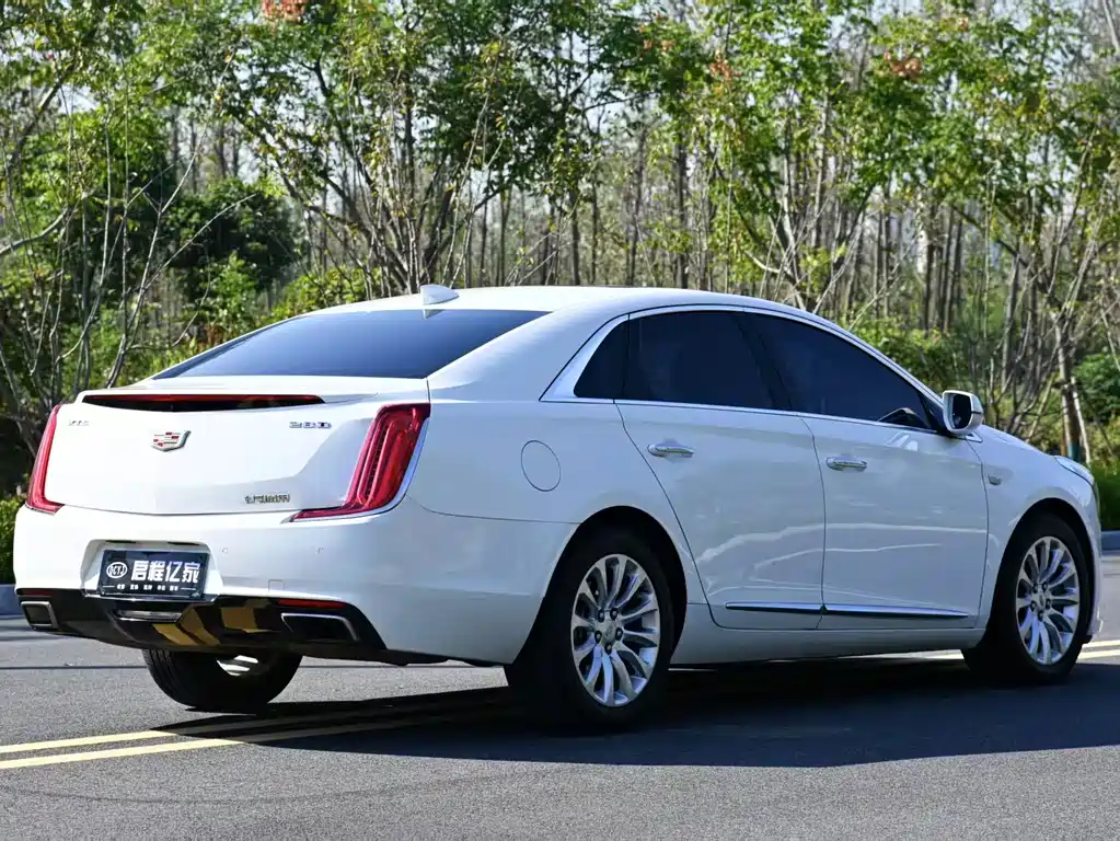 Cadillac XTS — фото 18