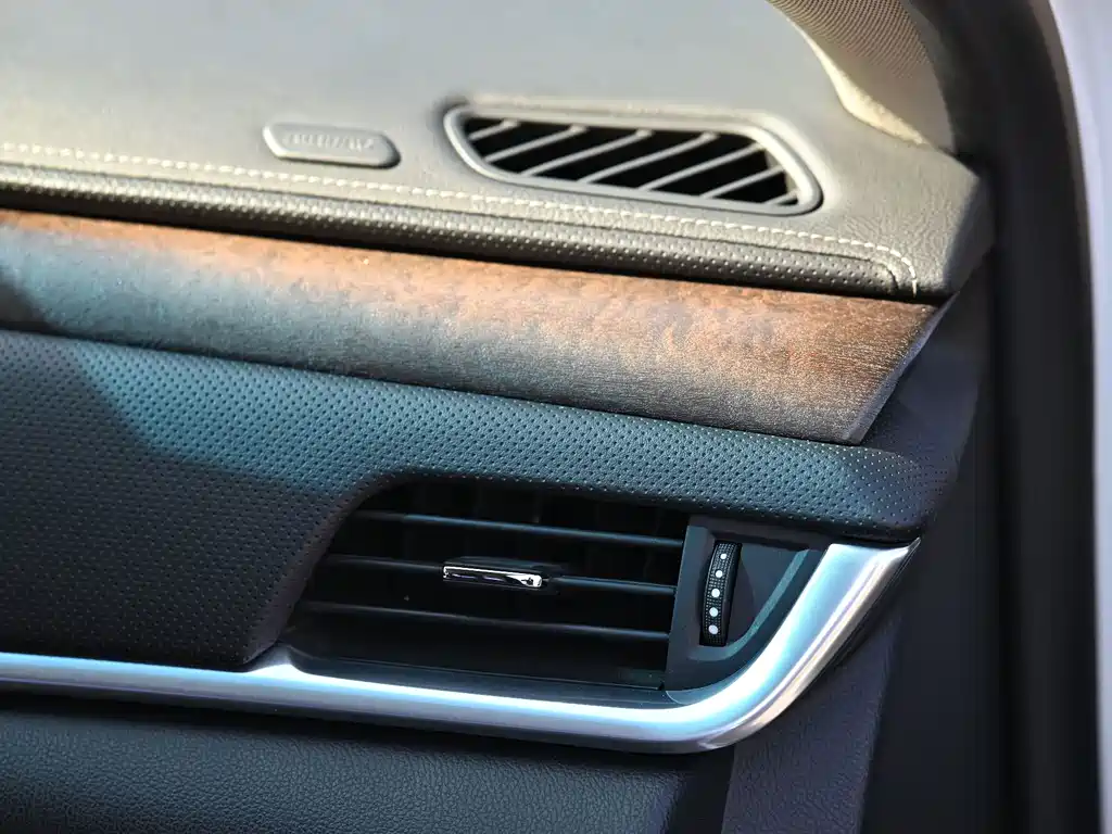 Cadillac XTS — фото 10