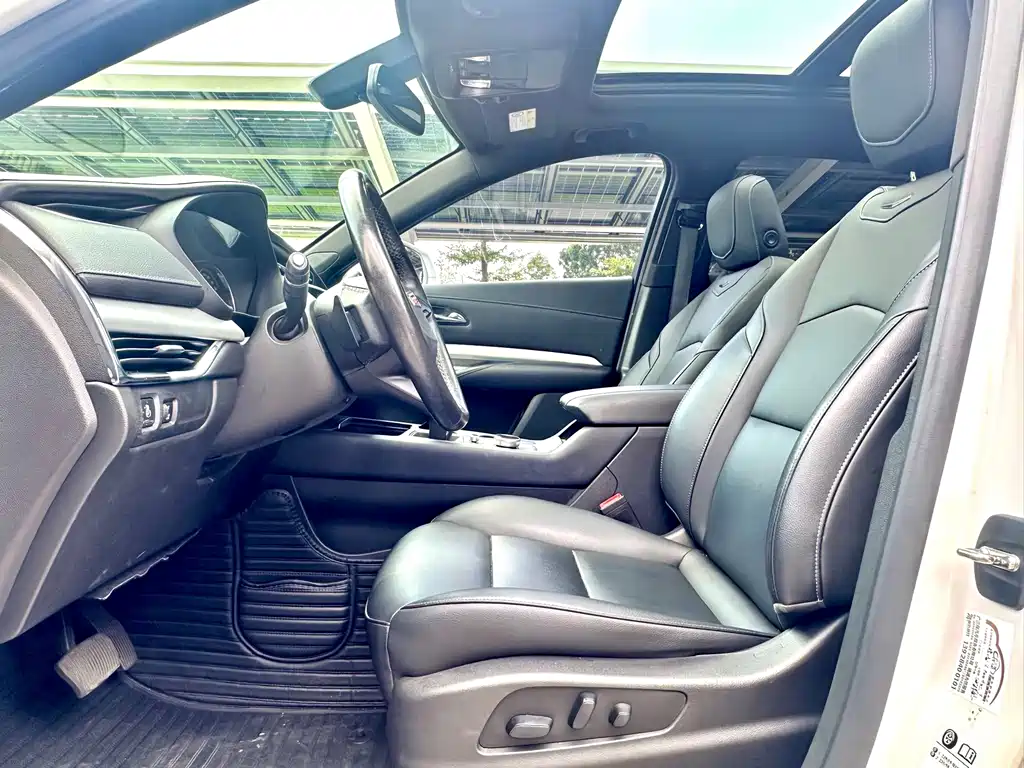 Cadillac XT4 — фото 11