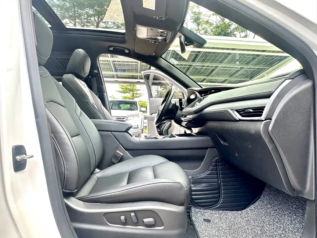 Cadillac XT4 — фото 14
