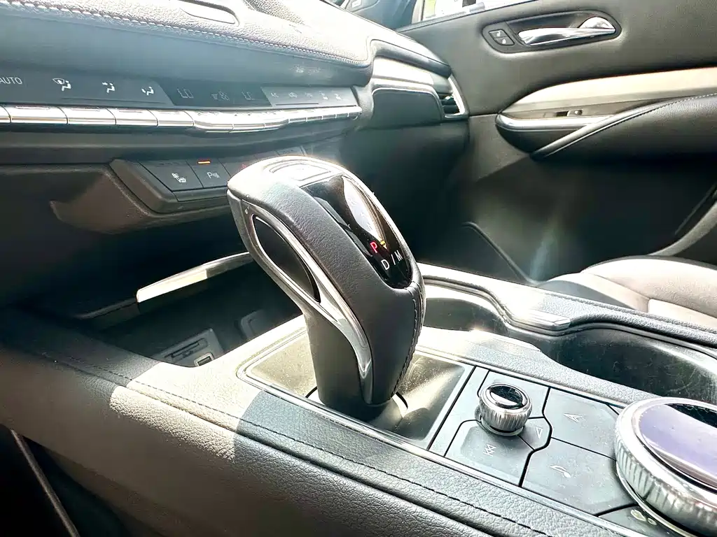 Cadillac XT4 — фото 17