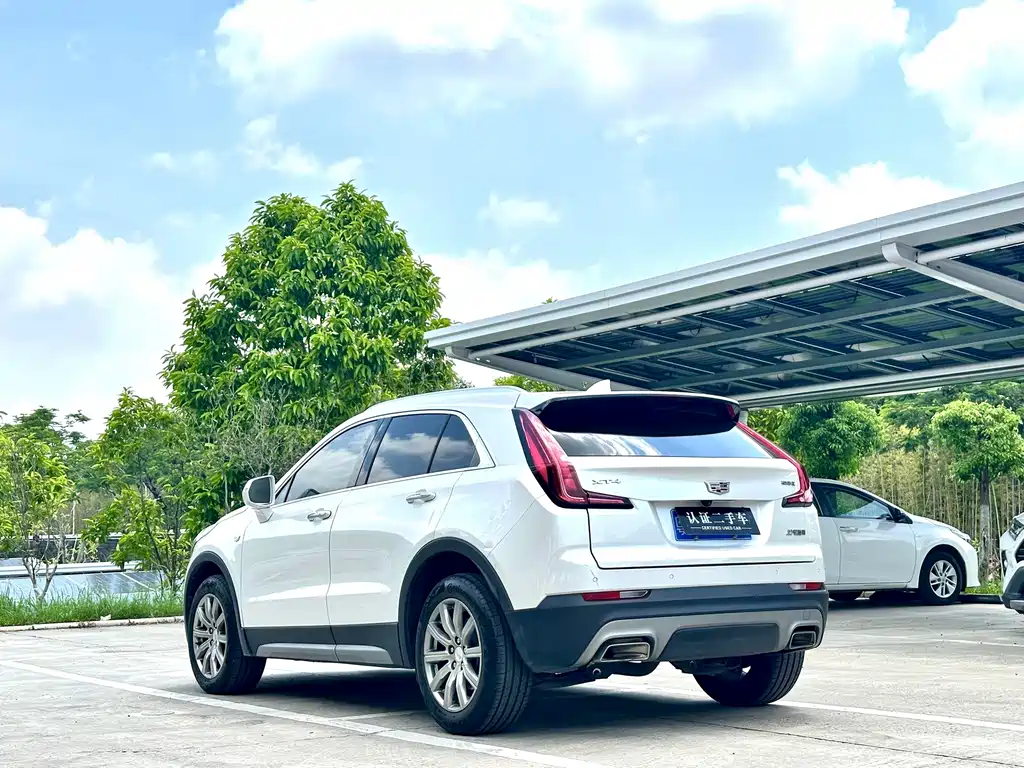 Cadillac XT4 — фото 8