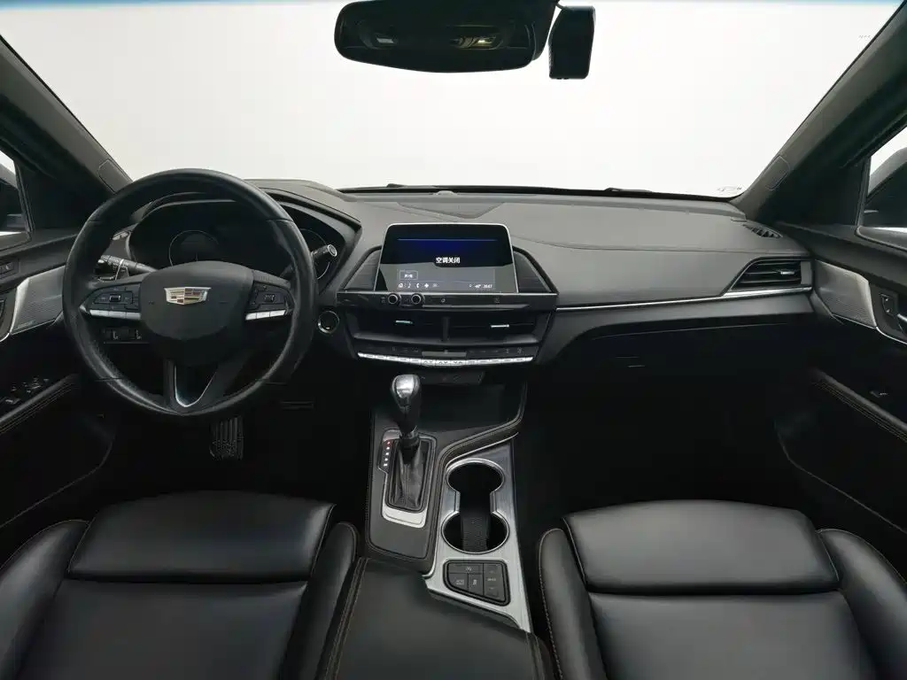 Cadillac CT4 — фото 5