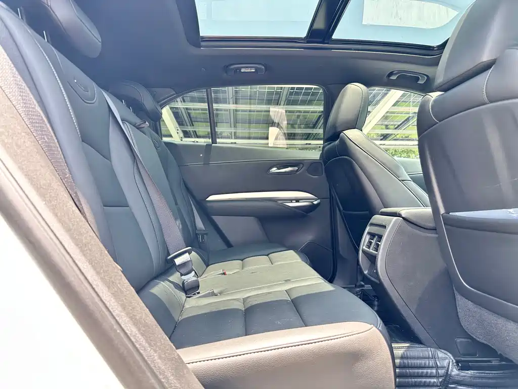 Cadillac XT4 — фото 13
