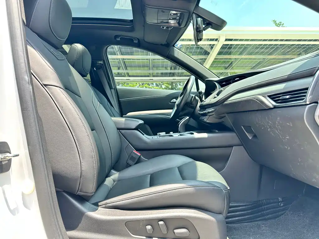 Cadillac XT4 — фото 14