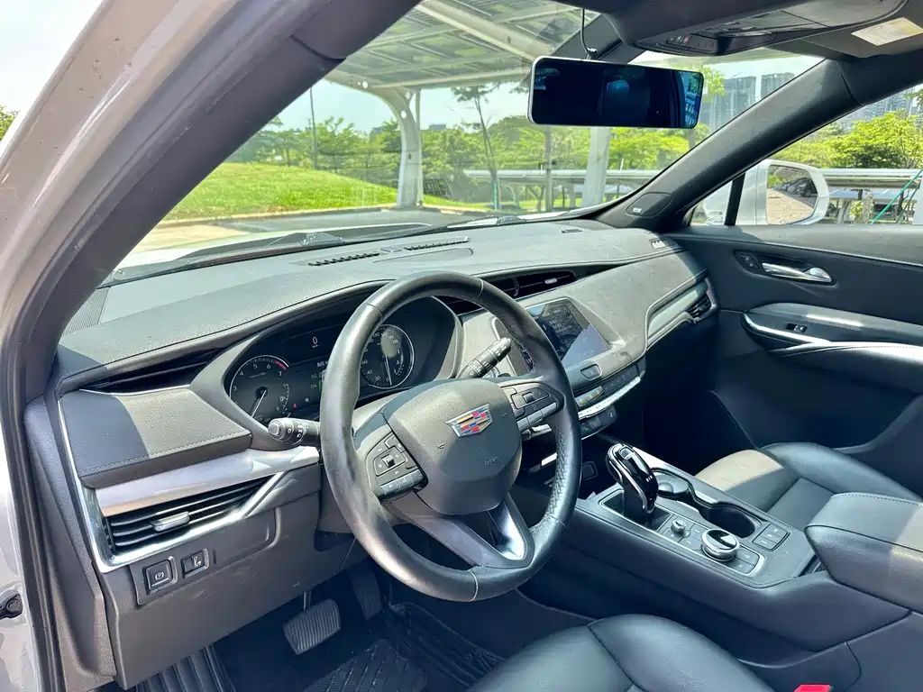 Cadillac XT4 — фото 15