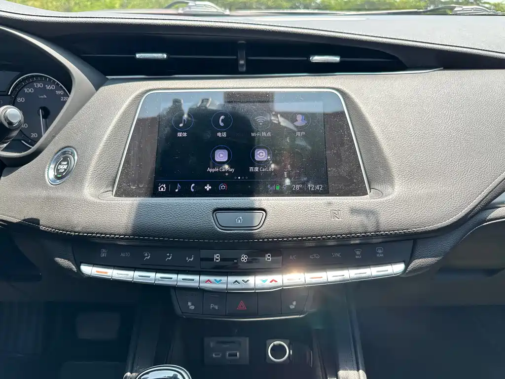 Cadillac XT4 — фото 18