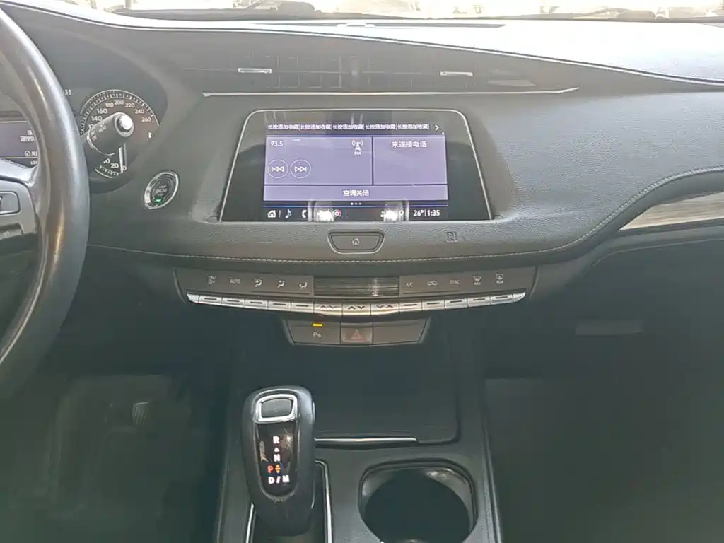 Cadillac XT4 — фото 13