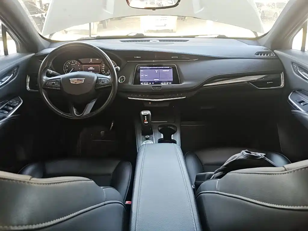 Cadillac XT4 — фото 10