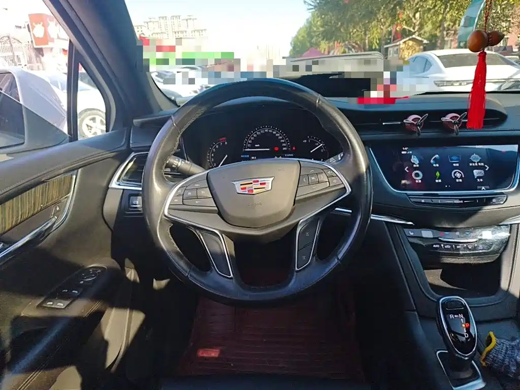Cadillac XT5 — фото 11