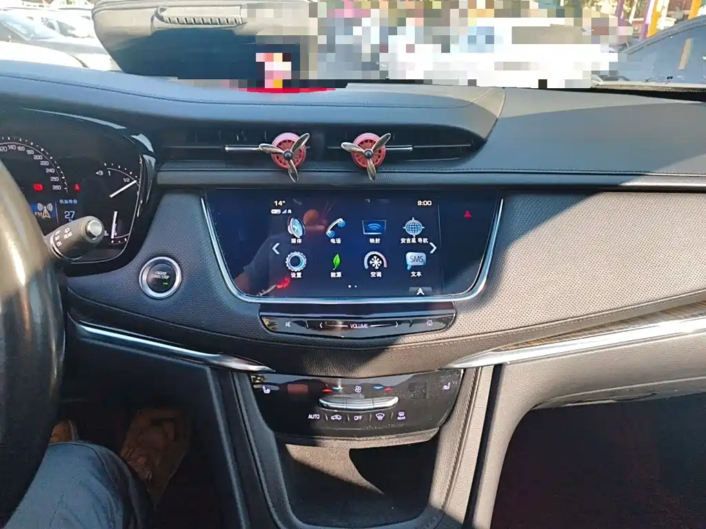 Cadillac XT5 — фото 14