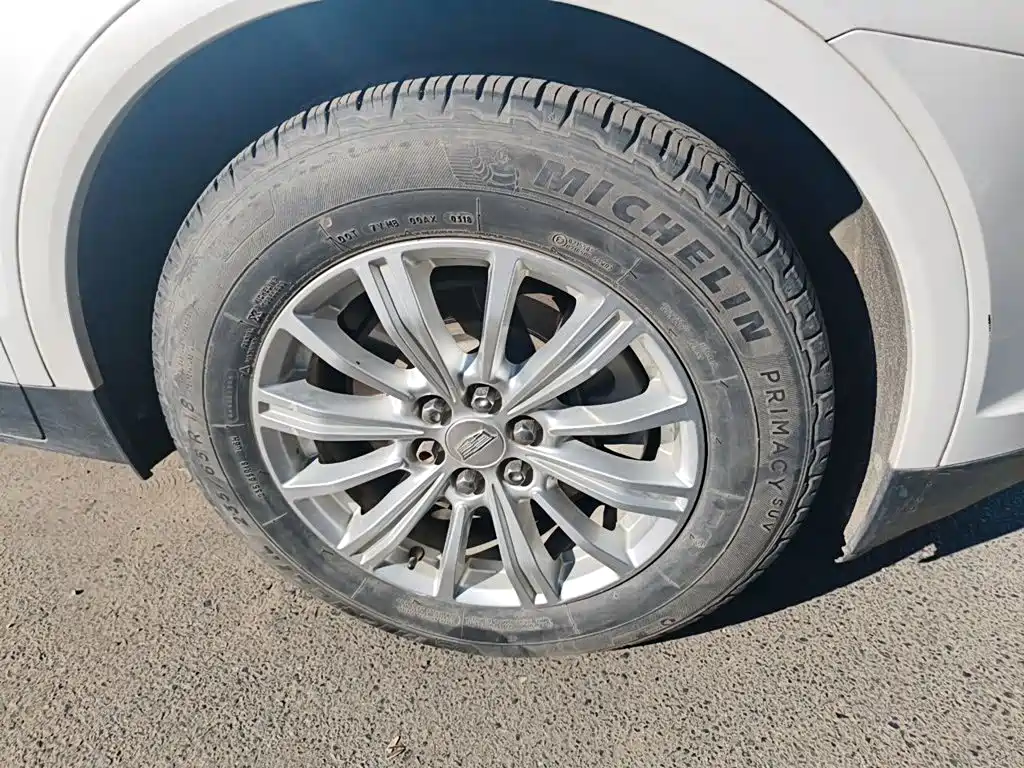 Cadillac XT5 — фото 8