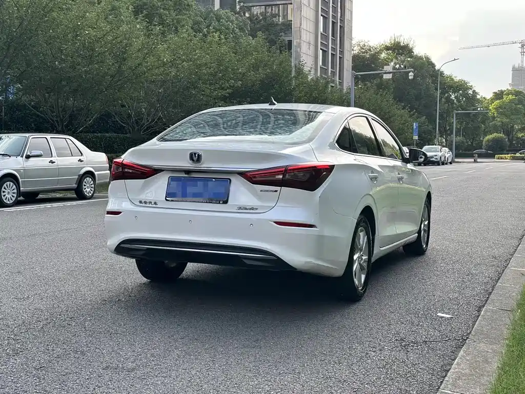 Changan Eado — фото 9