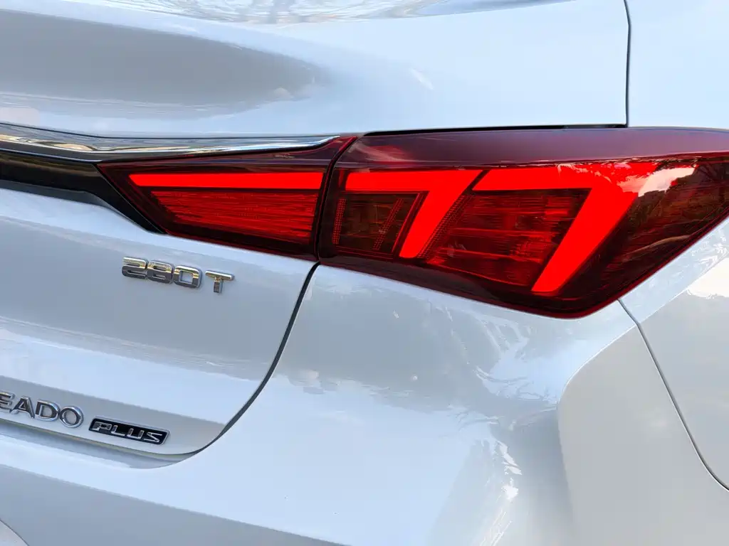 Changan Eado — фото 10