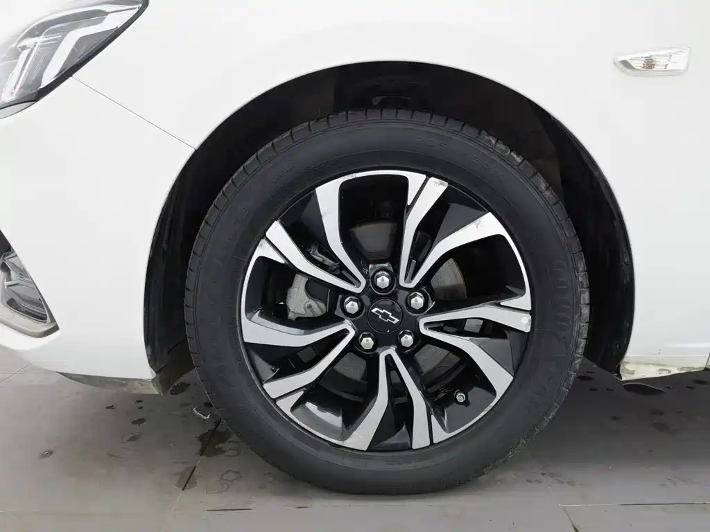 Chevrolet Monza — фото 17