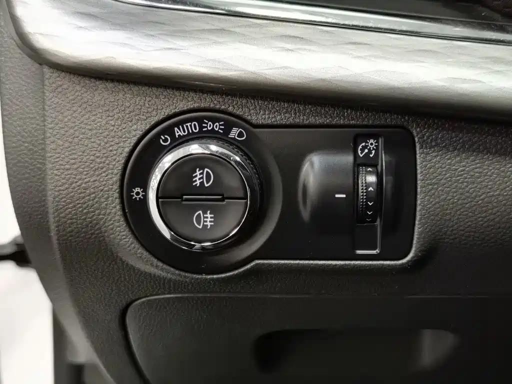 Chevrolet Malibu — фото 21