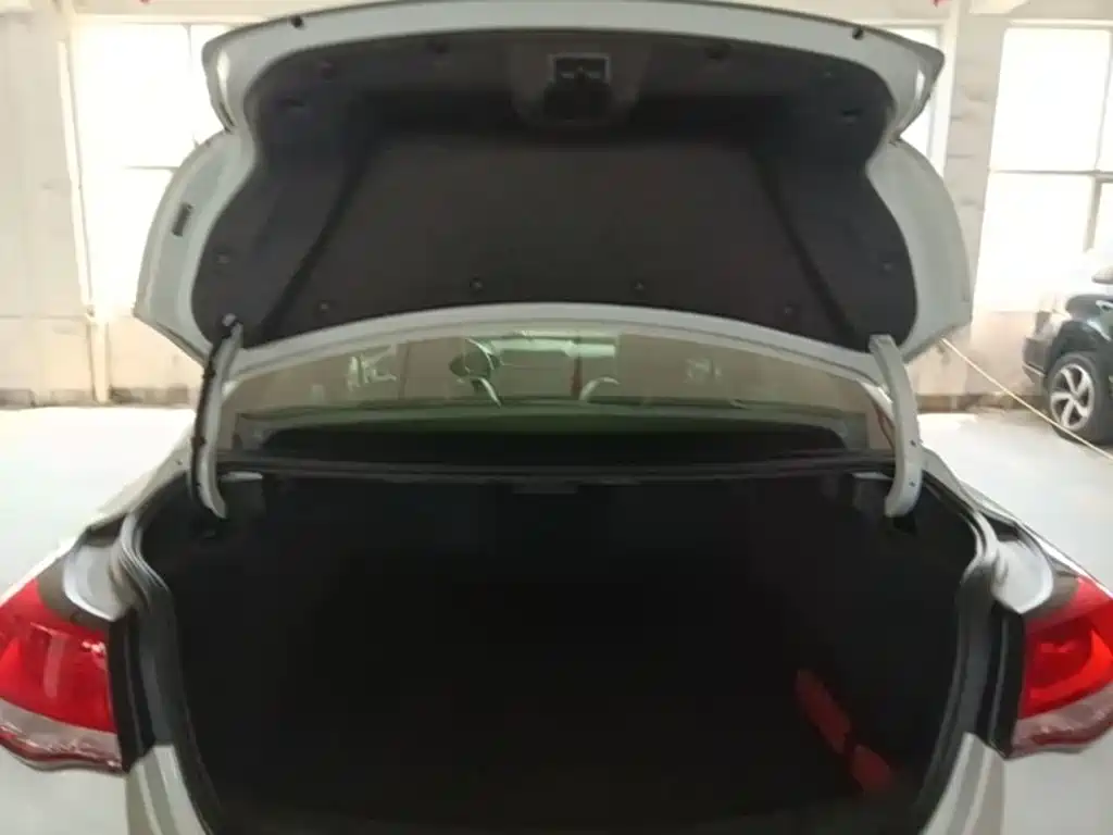 Chevrolet Malibu — фото 19
