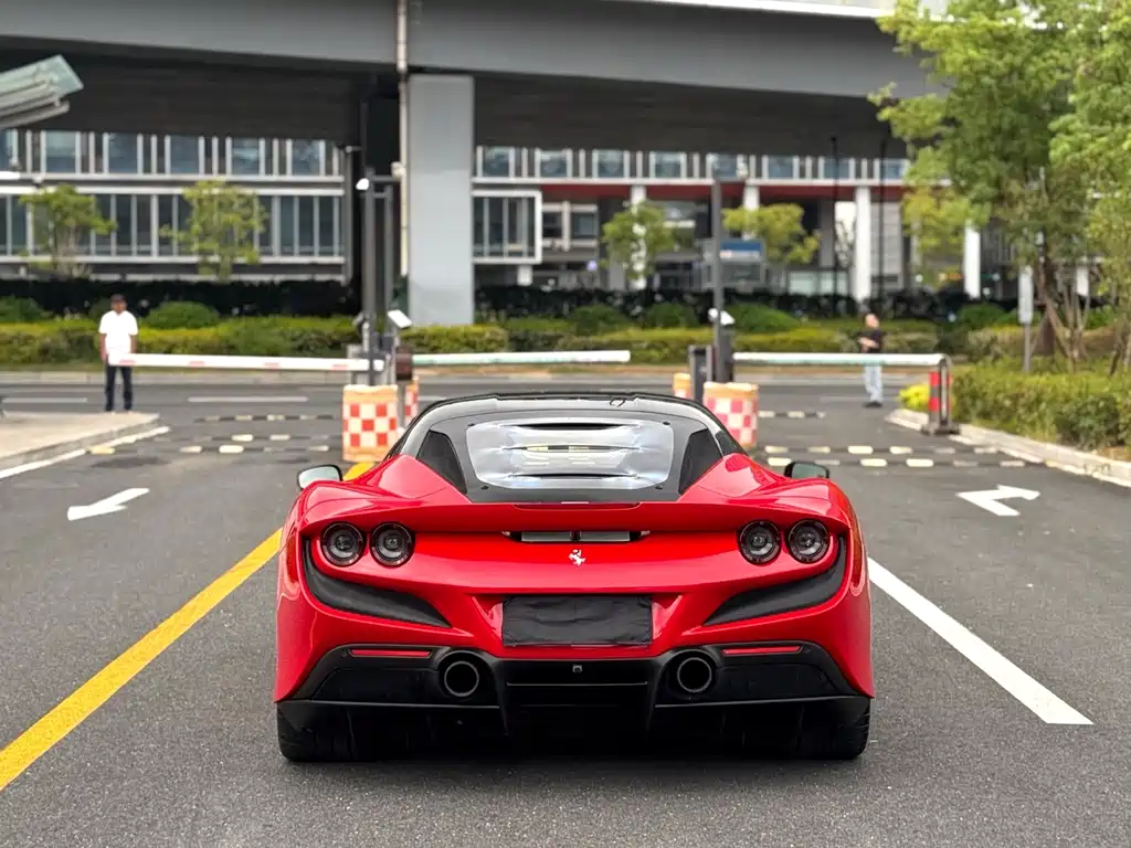 Ferrari F8 — фото 7